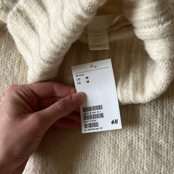 NWT H&M Sweater! Neutral! Women’s Medium - Picture 2 of 4